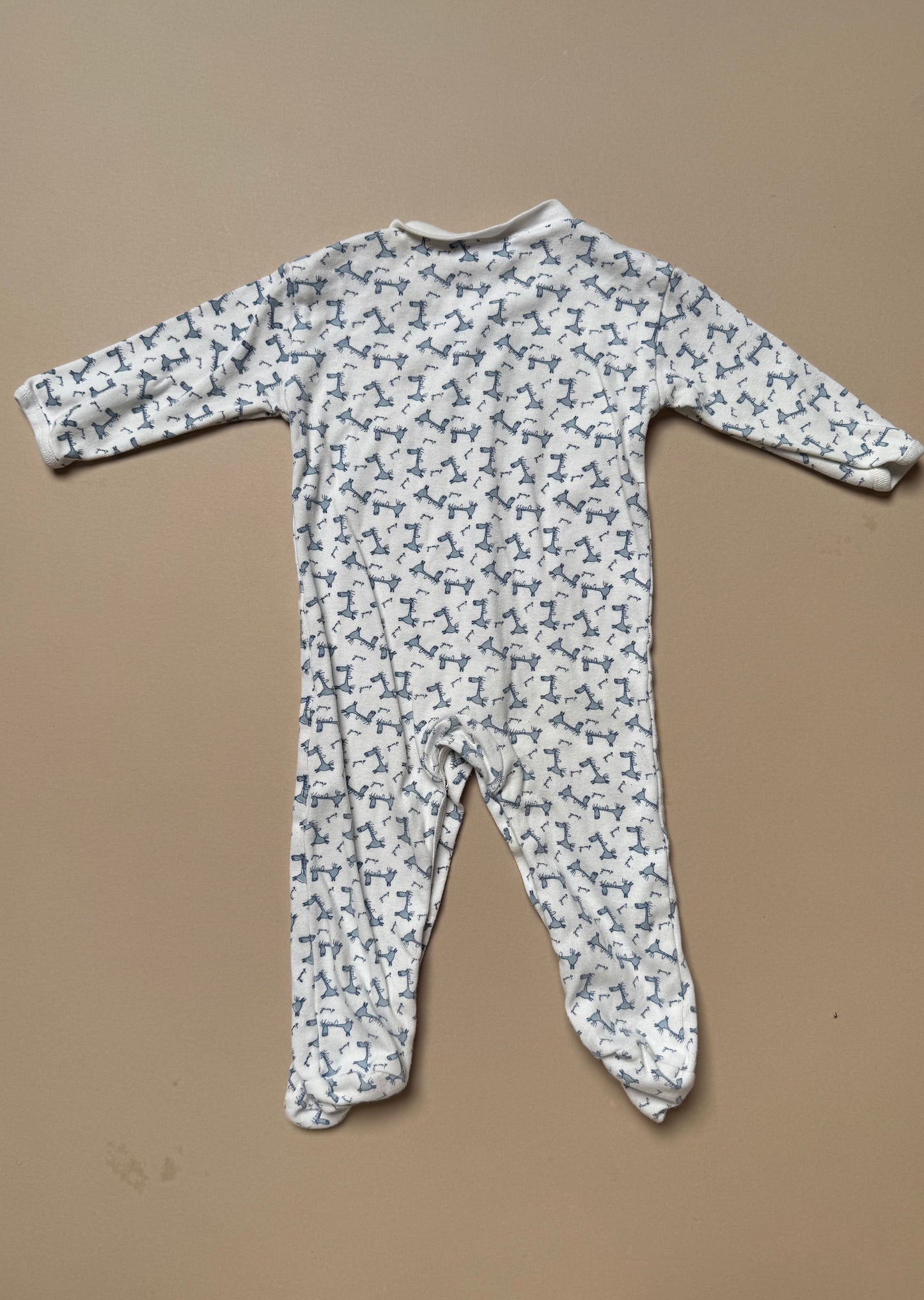 Zara Home Giraffe Printed Long Sleeved Onesie in 3-6 Months