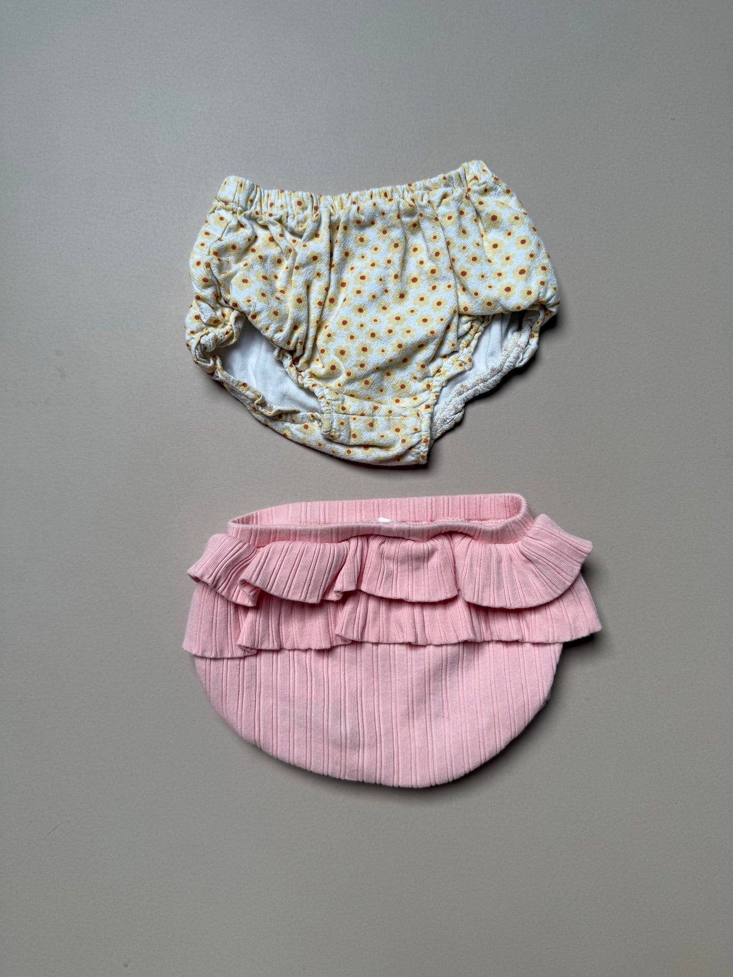 Seed Daisy Printed & Pink Ruffled Bloomers Set in 6-12 Months