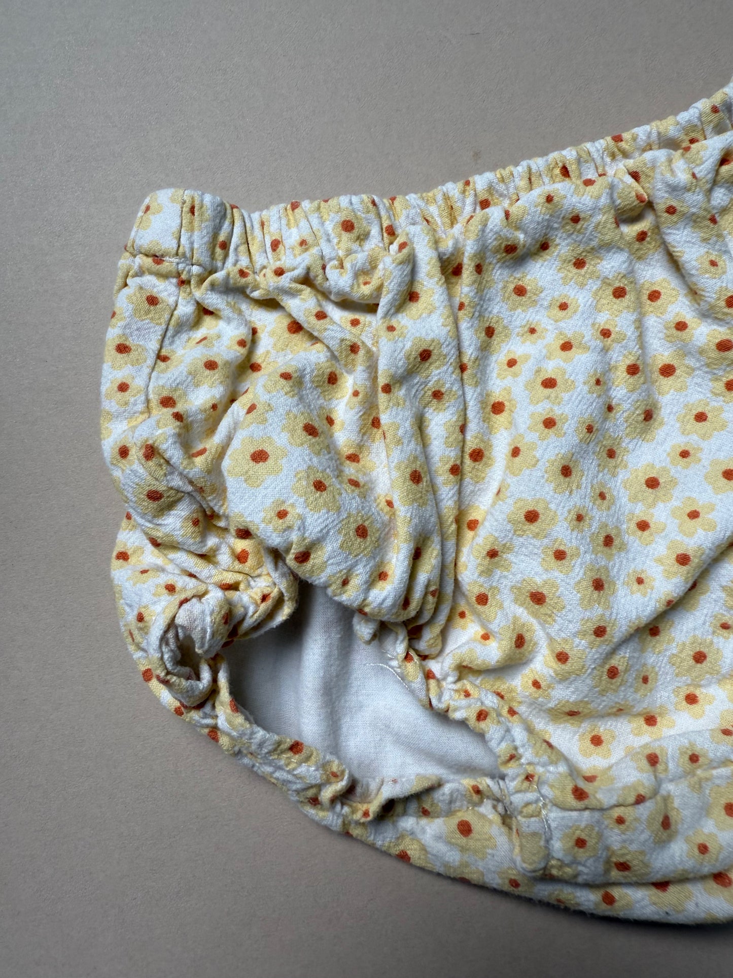 Seed Daisy Printed & Pink Ruffled Bloomers Set in 6-12 Months