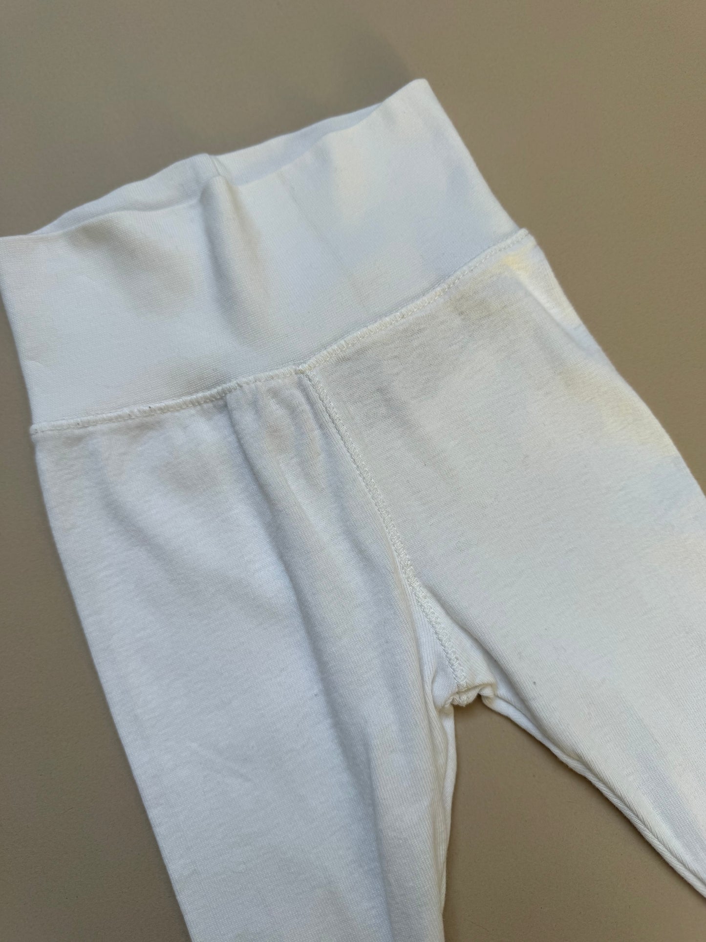 H&M Basic White Leggings With Feet in 4-6 Months