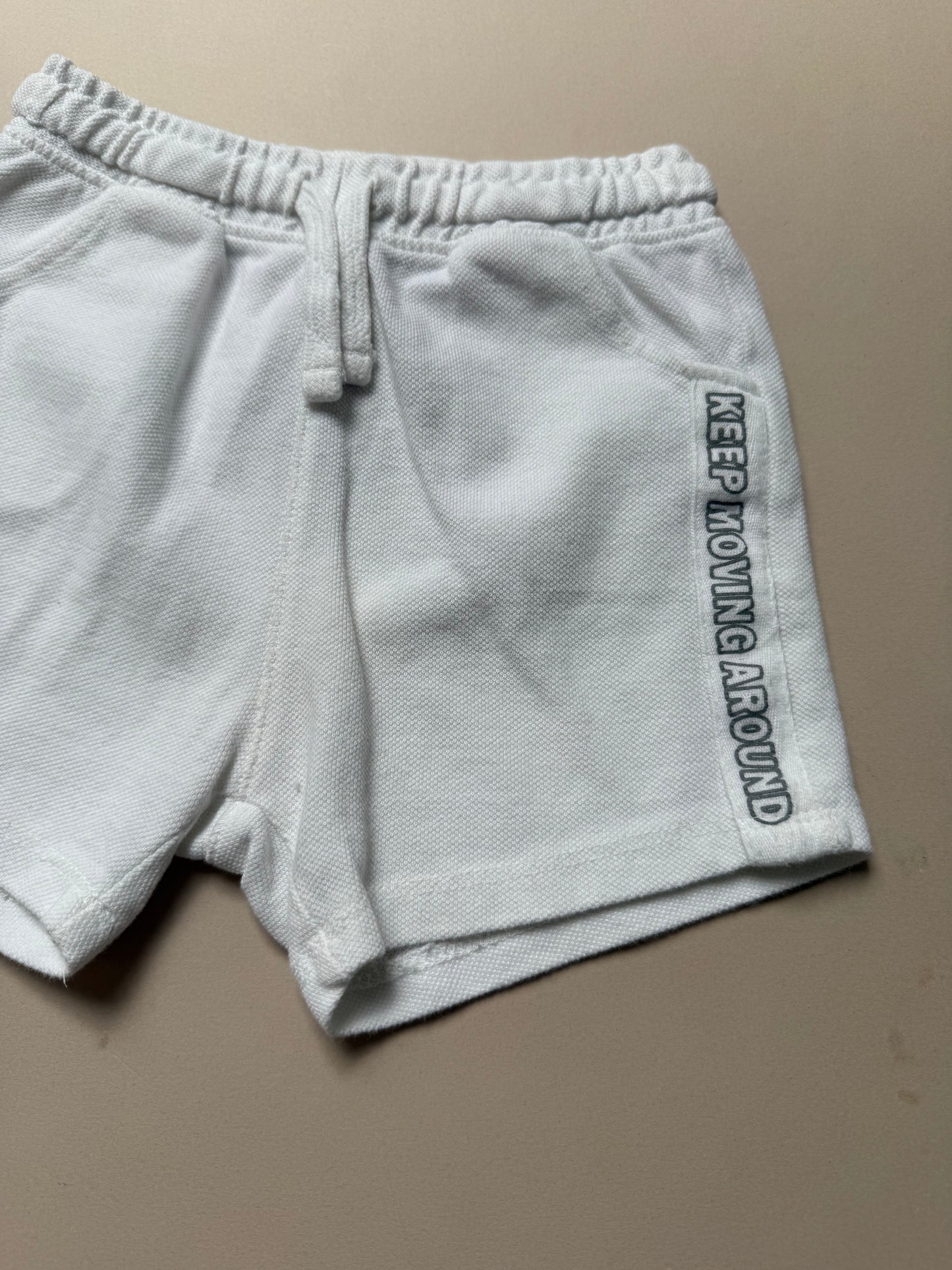 Zara White 'Keep Moving' Jersey Shorts in 4-5 Years