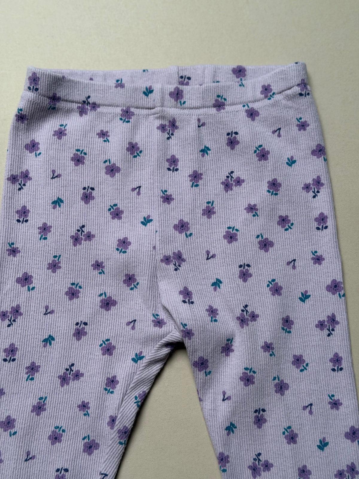 Uniqlo Kids Lilac Purple Floral Ribbed Basic Leggings in 2-3 Years