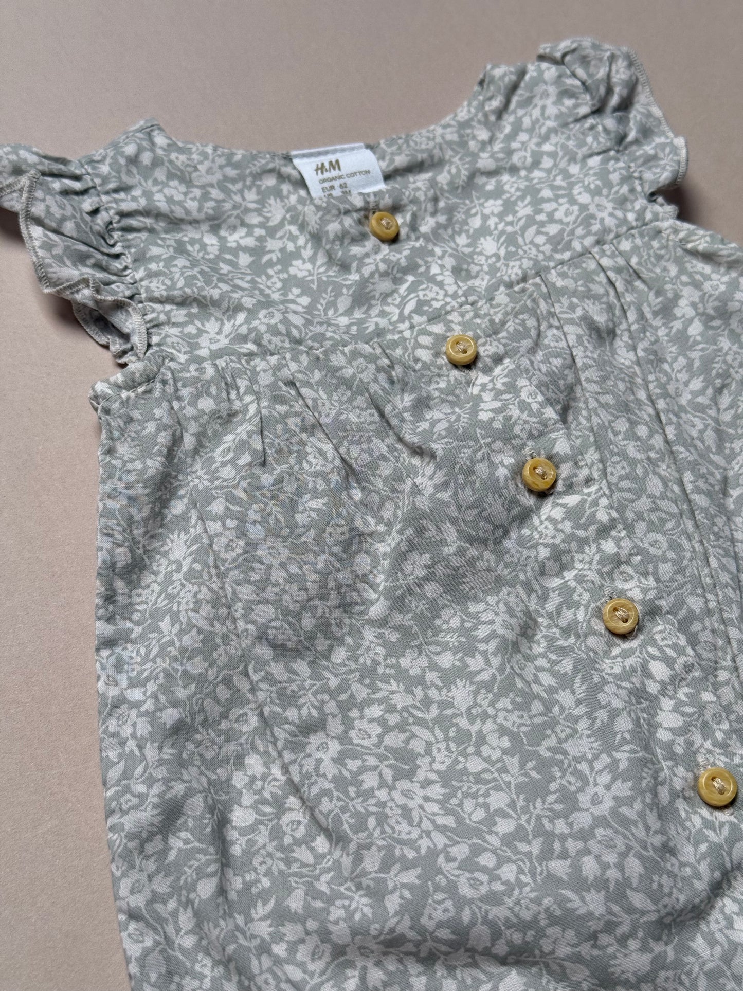 H&M Thin Floral Romper in 2-4 Months