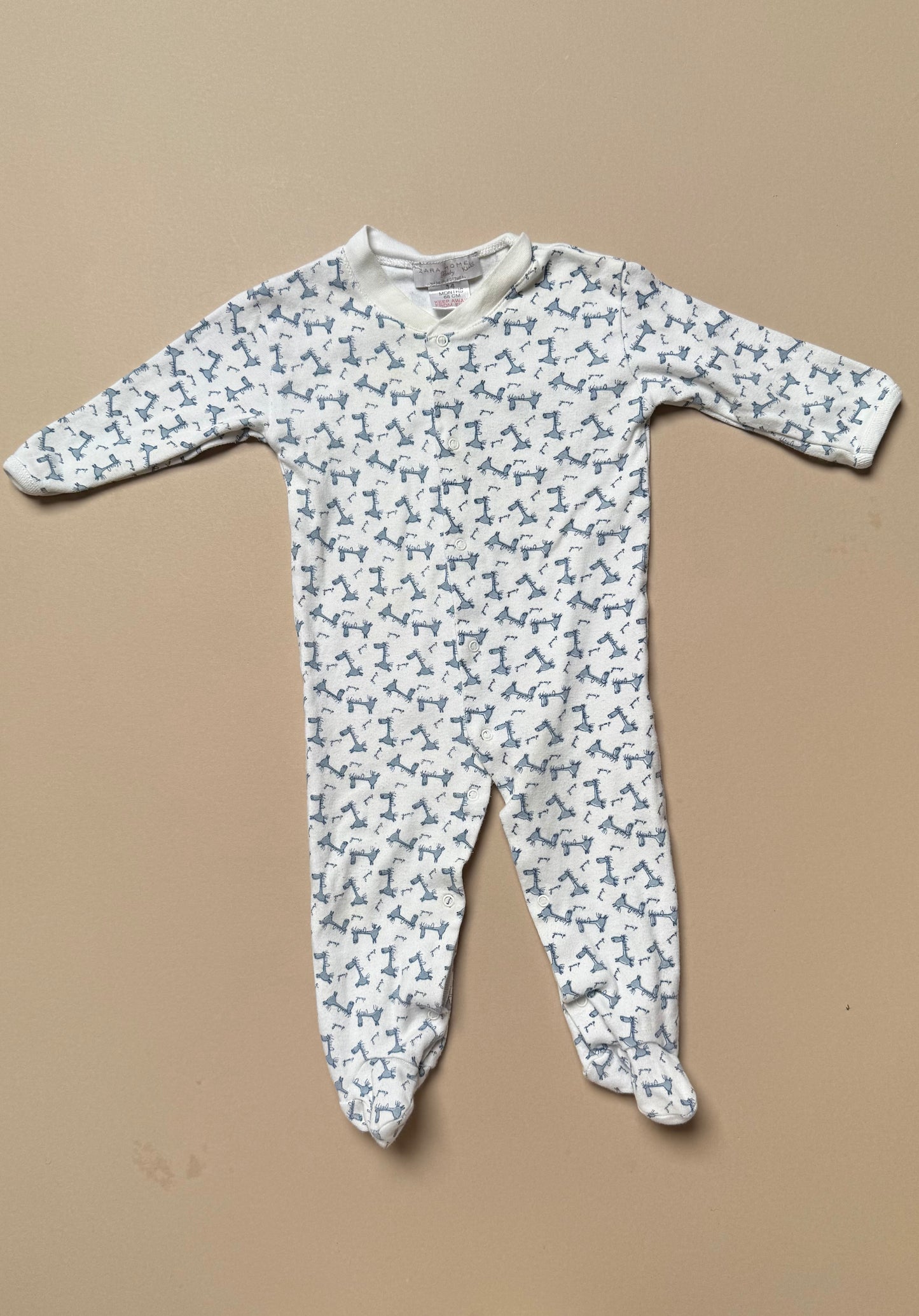 Zara Home Giraffe Printed Long Sleeved Onesie in 3-6 Months