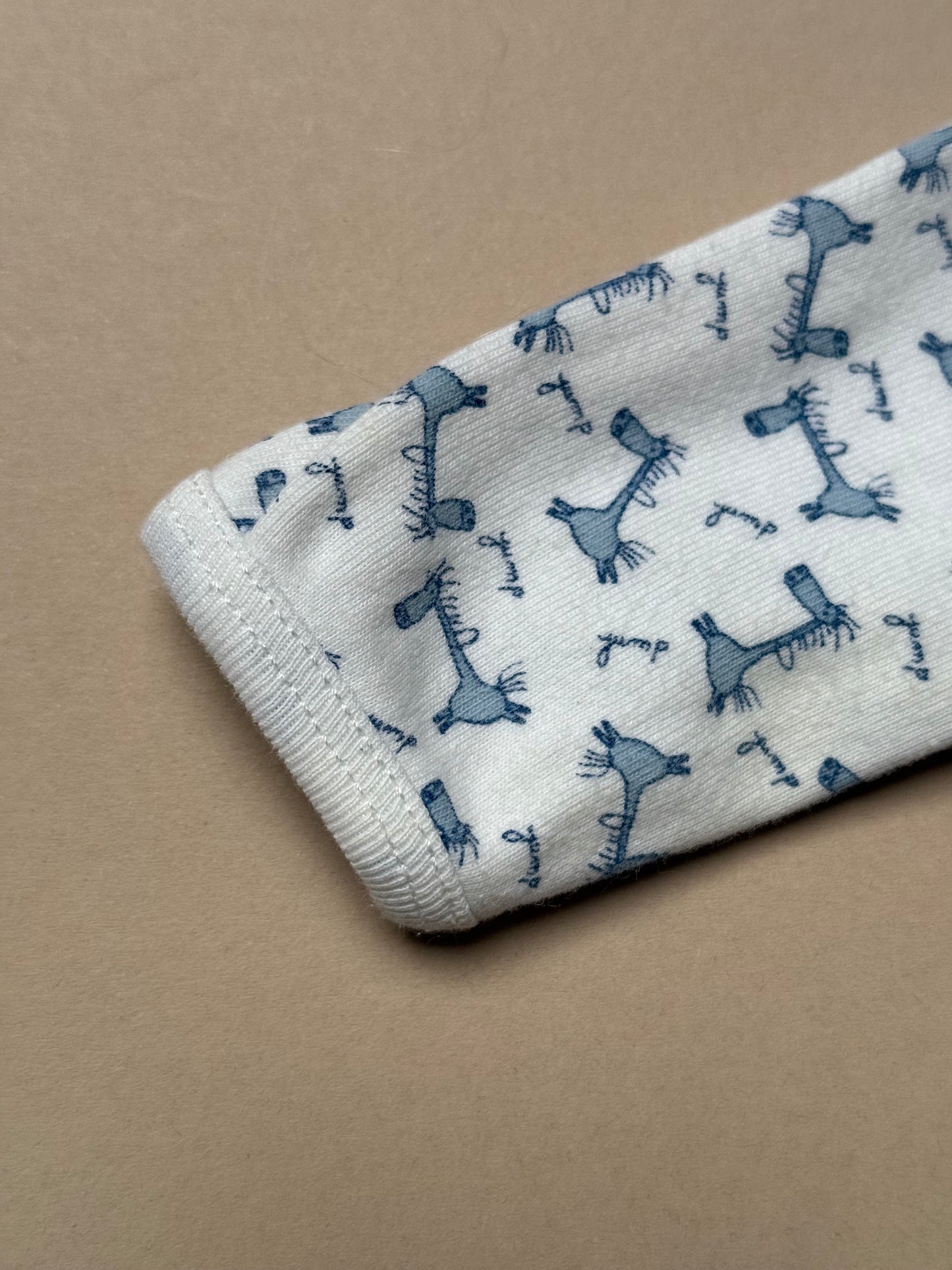 Zara Home Giraffe Printed Long Sleeved Onesie in 3-6 Months