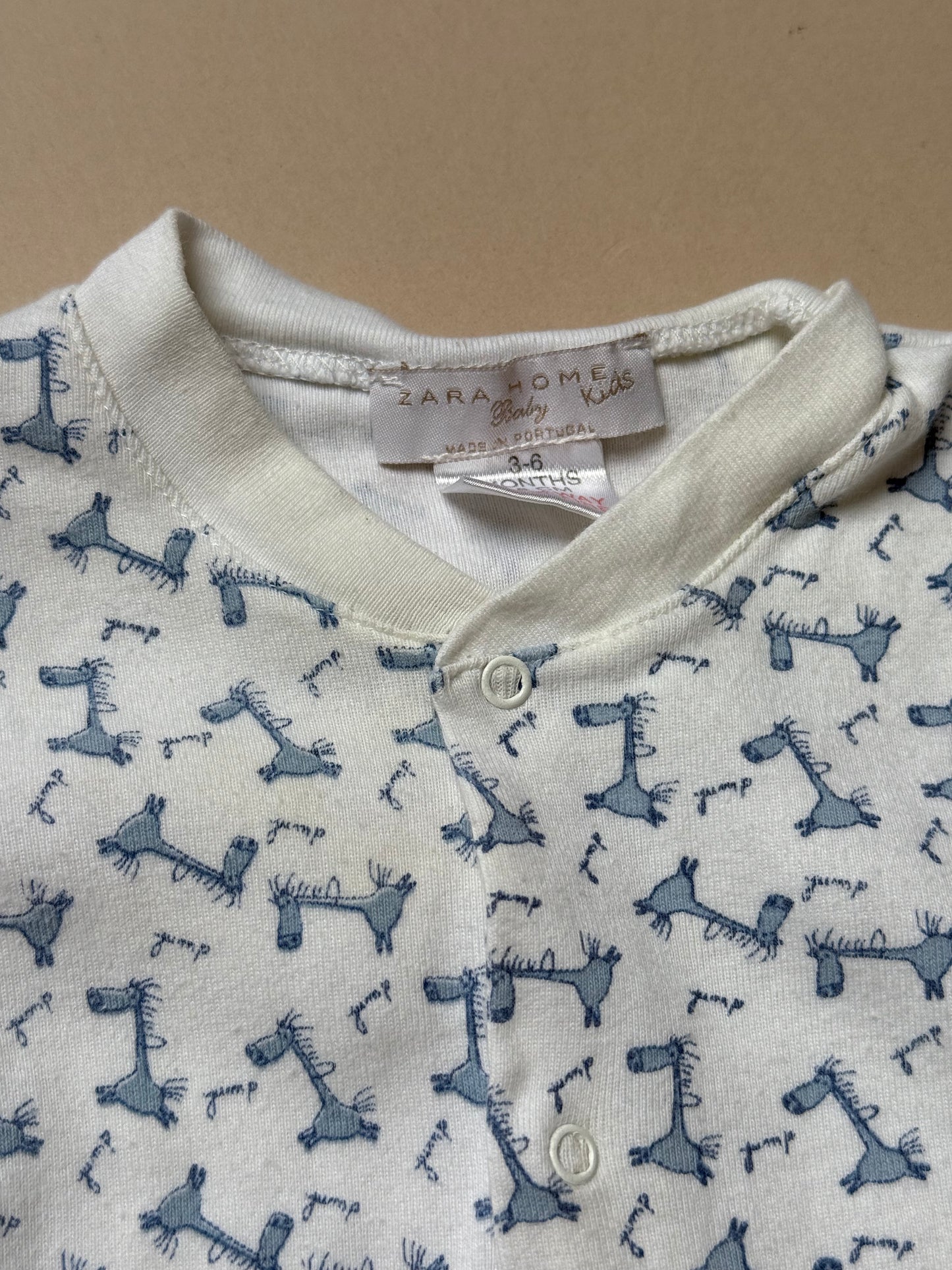 Zara Home Giraffe Printed Long Sleeved Onesie in 3-6 Months