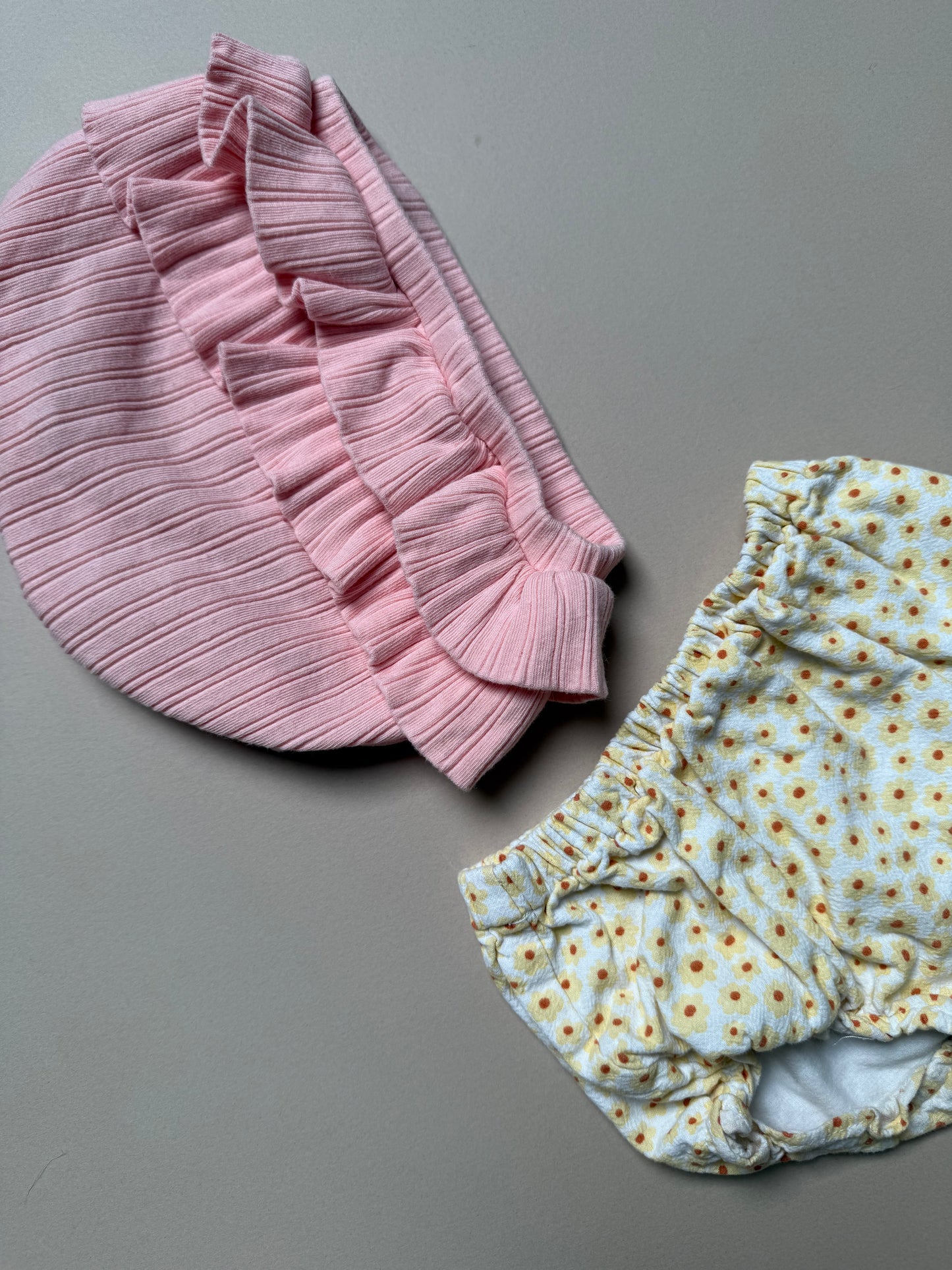 Seed Daisy Printed & Pink Ruffled Bloomers Set in 6-12 Months