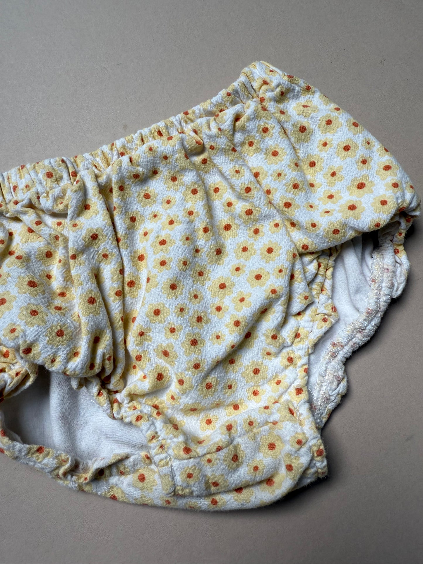 Seed Daisy Printed & Pink Ruffled Bloomers Set in 6-12 Months