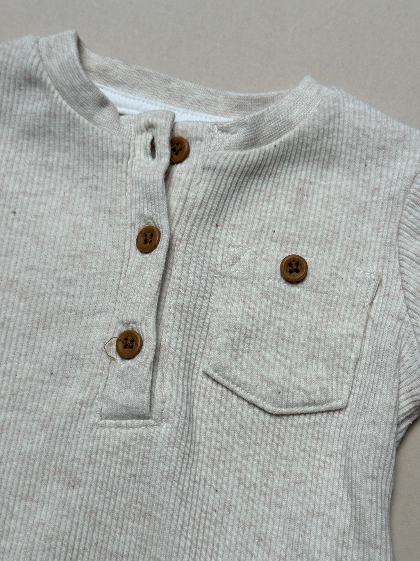 Fred & Flo Cream Ribbed Long Sleeved T-Shirt in 6-9 Months