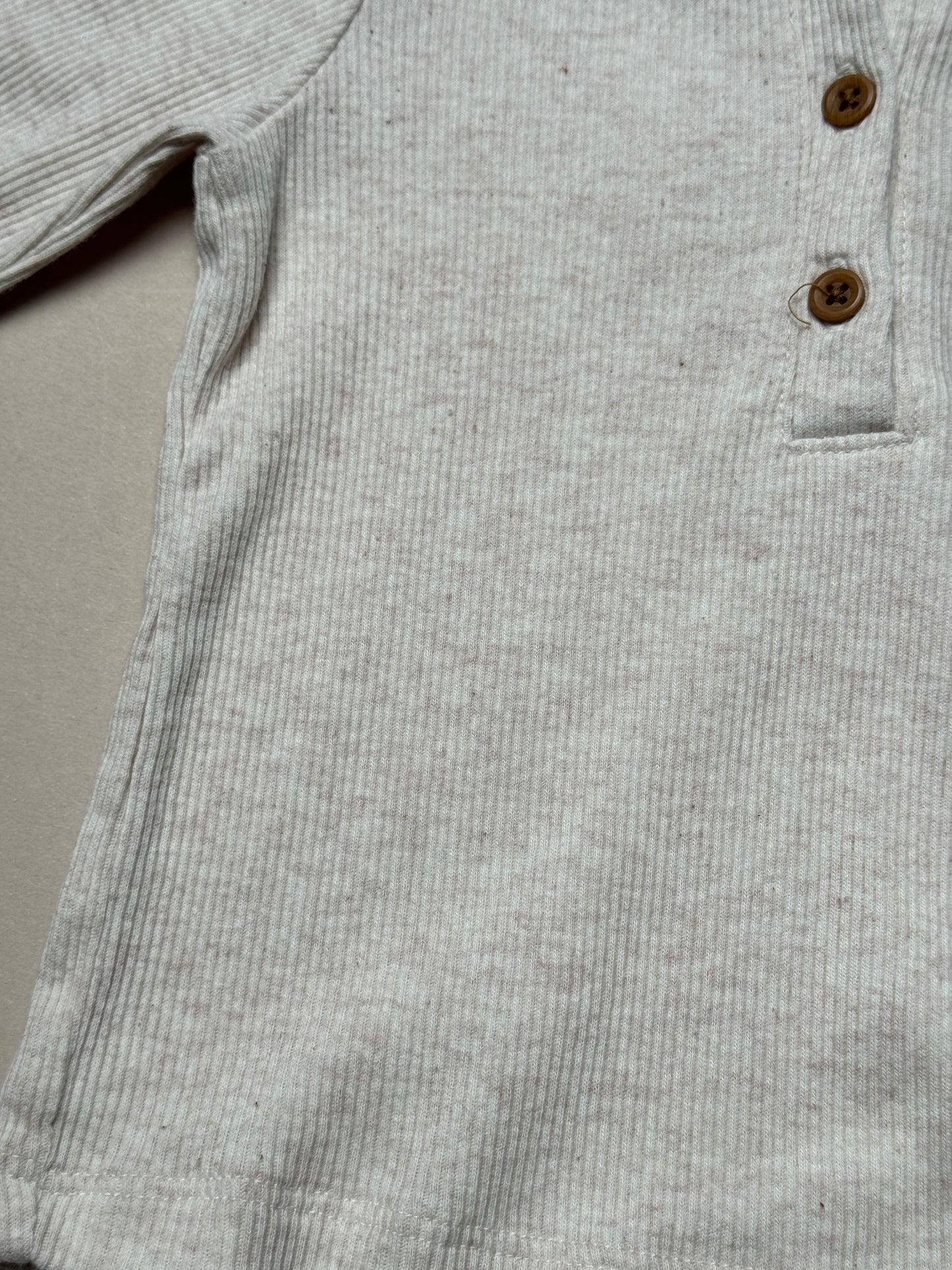 Fred & Flo Cream Ribbed Long Sleeved T-Shirt in 6-9 Months