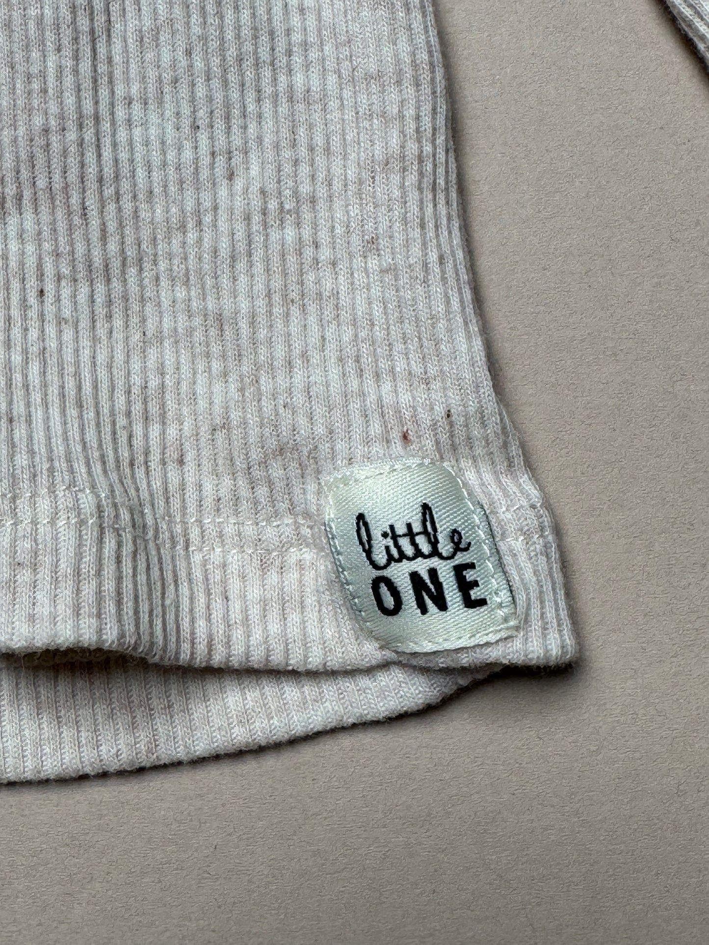 Fred & Flo Cream Ribbed Long Sleeved T-Shirt in 6-9 Months