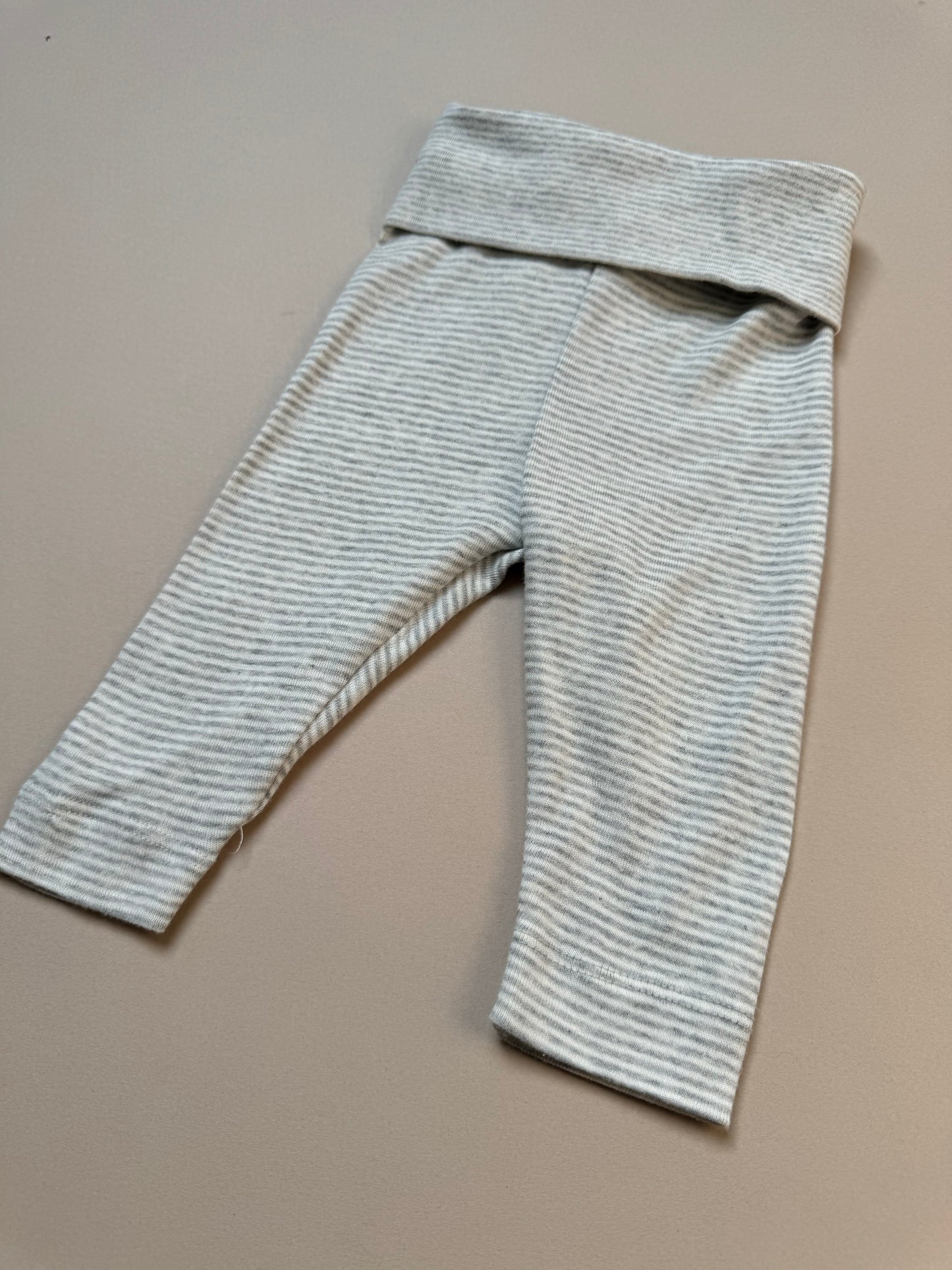 H&M Grey Striped Leggings in 1-2 Months