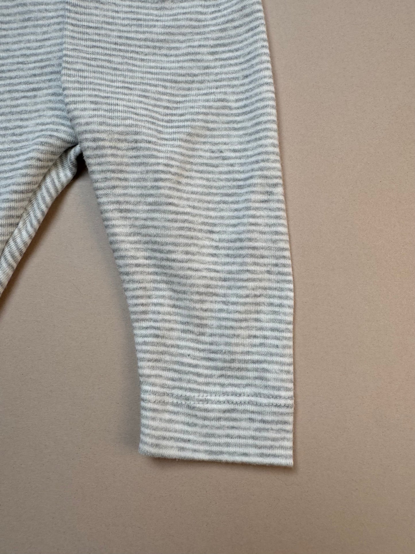 H&M Grey Striped Leggings in 1-2 Months