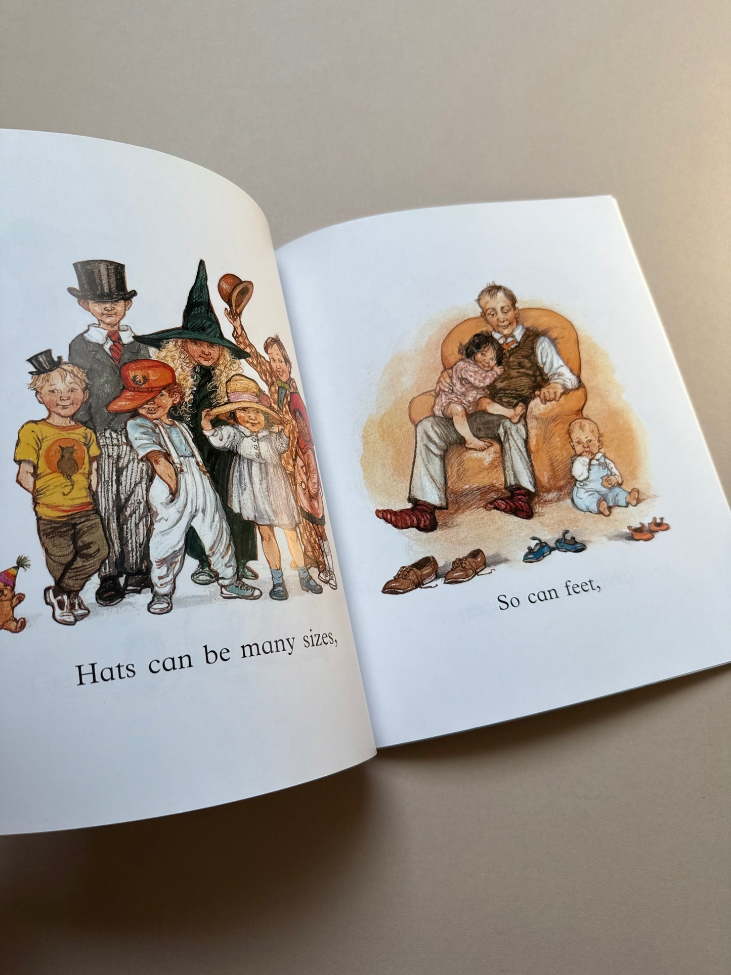 The Nursery Collection: All Shapes & Sizes By Shirley Hughes Paperback Book