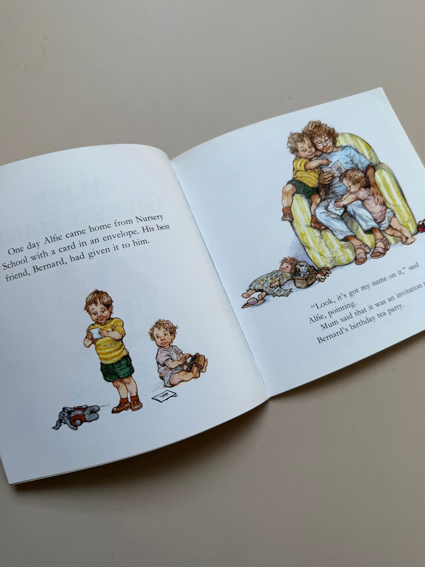 Alfie Gives A Hand By Shirley Hughes Paperback Book