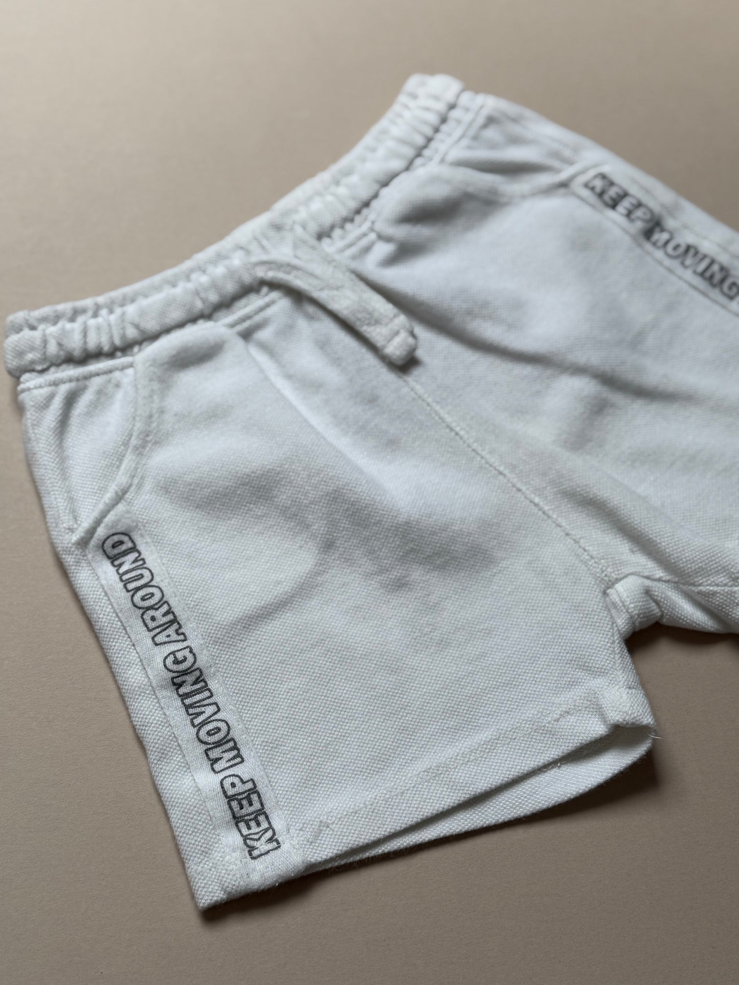 Zara White 'Keep Moving' Jersey Shorts in 4-5 Years