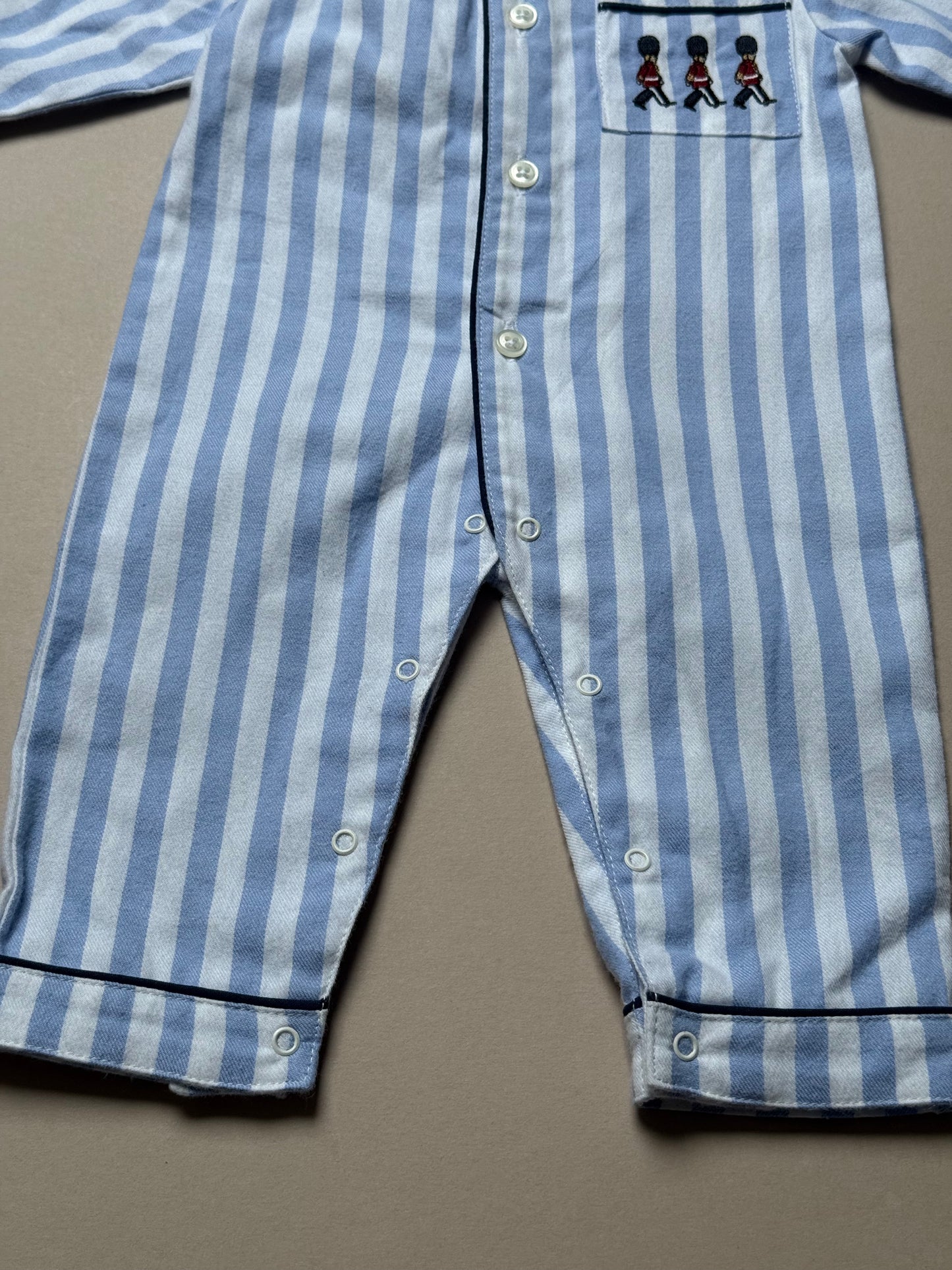 Lapinou Felix London Guardsmen Embroidered Onesie in 1-3 Months