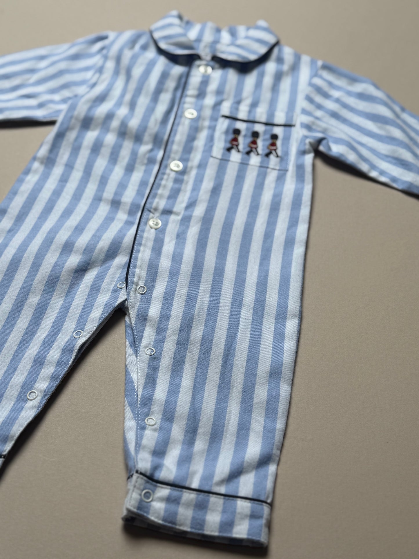 Lapinou Felix London Guardsmen Embroidered Onesie in 1-3 Months